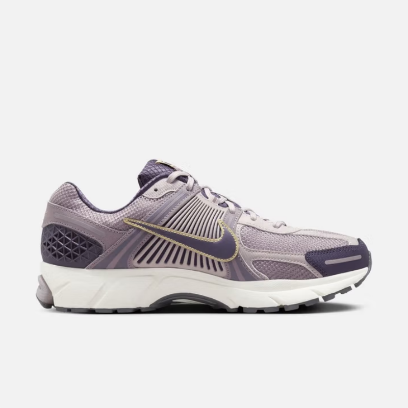 Nike's New Lightweight, Cushio - Men Shoes Must Have recension och pris